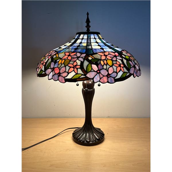 Tiffany Style Table Lamp - Works - Approx: 20.5"W 26.5"T