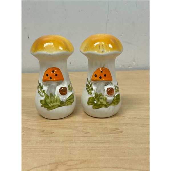 Vintage Laurentien Pottery (Canada) Mushroom Salt & Pepper Shakers 4.75"