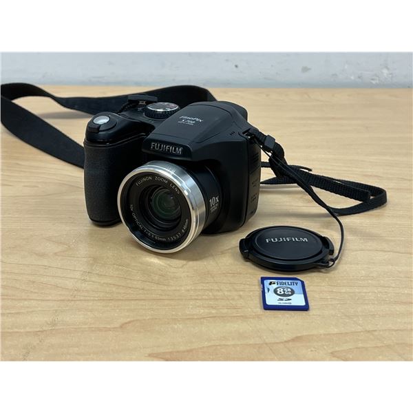 Fuji Film FinePix S700 Digital Camera 7.1 megapixel 10x zoom  FujiFilm