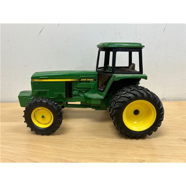 Ertl USA John Deere Die-Cast 4960 Tractor - approx: 12.5 x 8.25 & 7.5"T