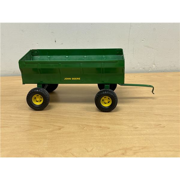John Deere Metal Flare Box Grain Wagon 8 x 4.75"