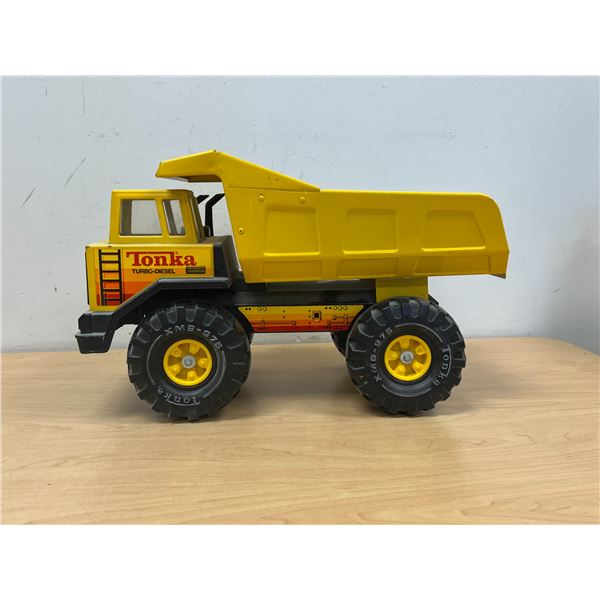 Nice Tonka Turbo-Diesel Dump Truck - approx: 16.5 x 8"