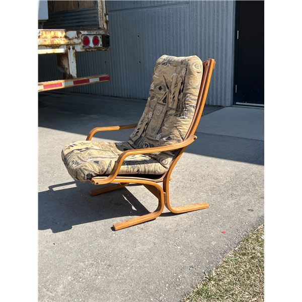 Vintage Bentwood Lounge Chair - Approx: 28.25"W 34"D 38"T (see all photos)