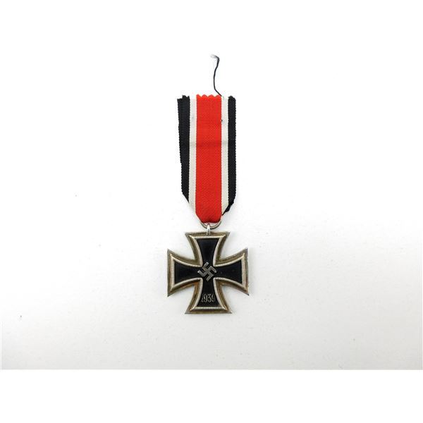 WWII GERMAN IRON CROSS 2ND CLASS MEDAL