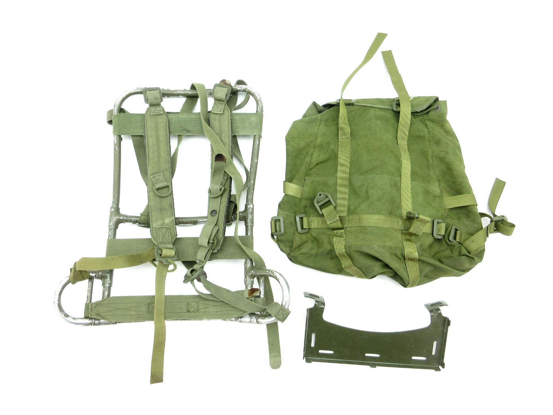 C2 Ruck Frame CANADIAN MILITARY C2 RUCKSACK - Switzer's Auction & Appraisal Service