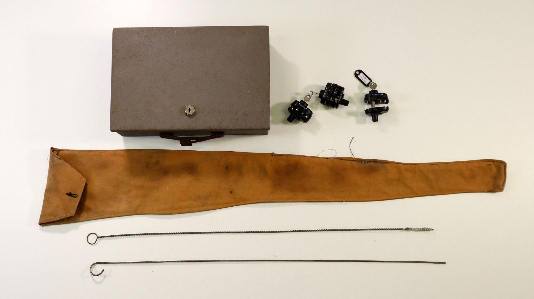 UNKNOWN STEEL LOCK BOX, TRIGGER LOCKS, GUN CLEANING RODS AND ETC. LOT