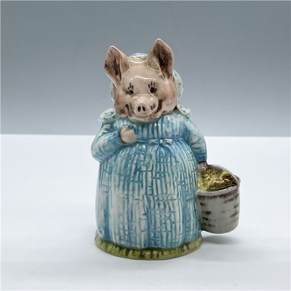 Royal Albert Beatrix Potter Figurine, Aunt Pettitoes