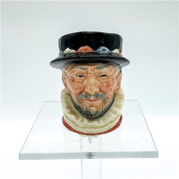 Beefeater ER D6233 - Small - Royal Doulton Character Jug