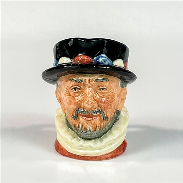 Beefeater ER Pink D6251 - Mini - Royal Doulton Character Jug