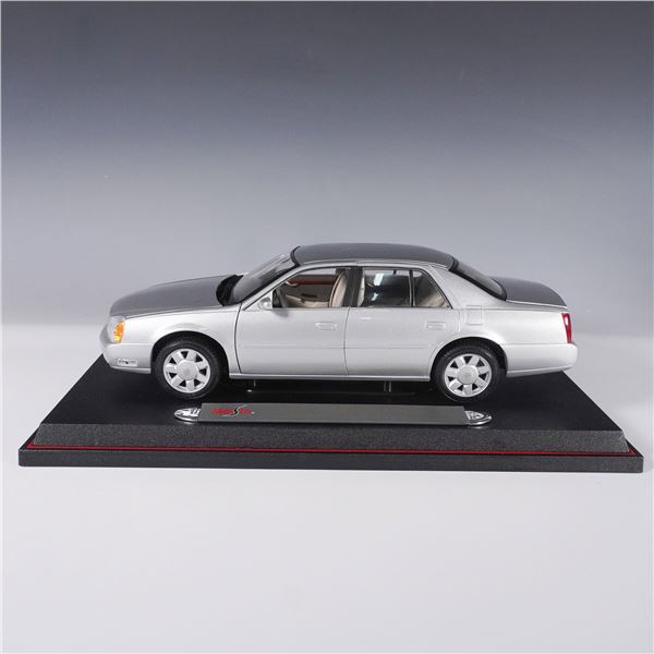 Maisto Cadillac DeVille DTS 2000 Diecast Model with Original Box