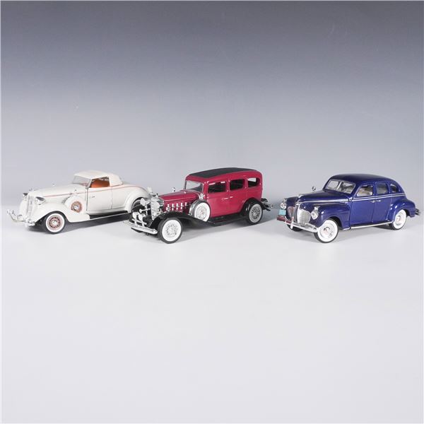 3pc Signature Model Car Lot, 1941 Plymouth, 1932 Cadillac, 1935 Auburn