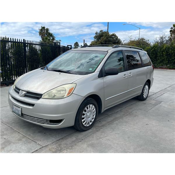TOYT SIENNA 2004 T-DONATION