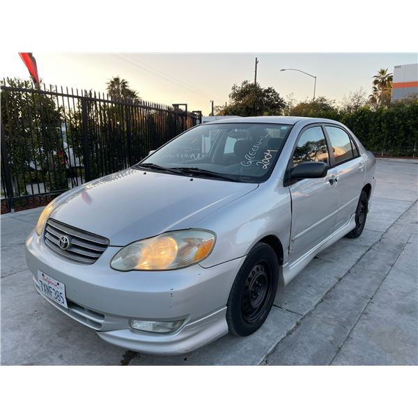 TOYT COROLLA 2004 SALV T/DONATION