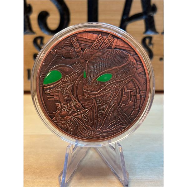 Lot 10-1) 10 oz Alien copper round