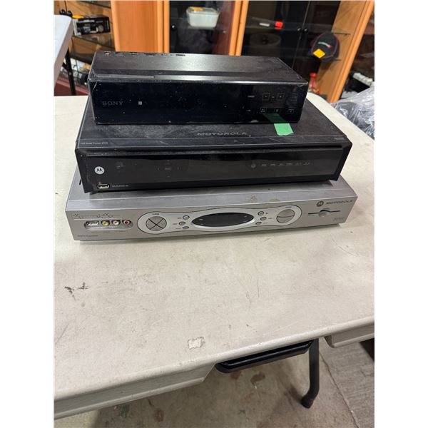 Assorted electronics, no power cords