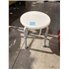 Image 1 : Bath stool