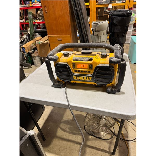 DeWalt radio, tested and working