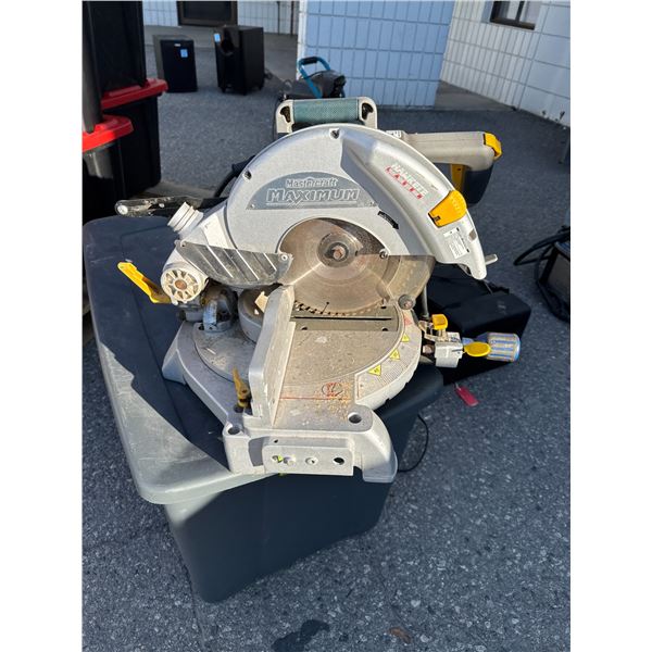 Mastercraft maximum 10 inch compound miter saw with multi angle laser line