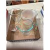 Image 1 : Pyrex measuring cups