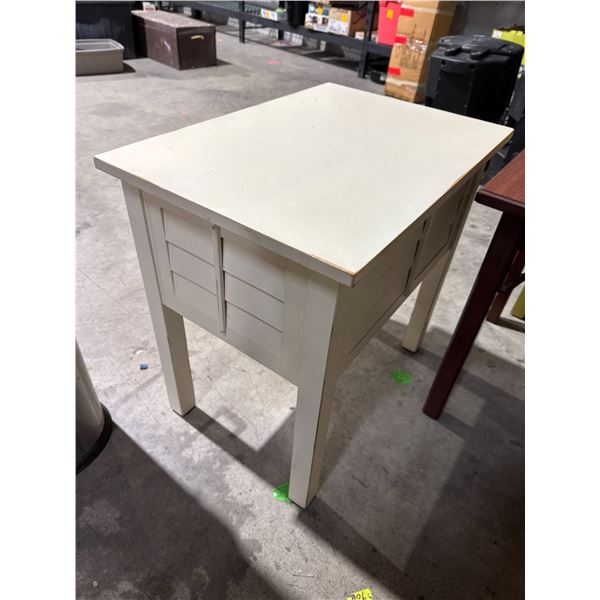 Accent table