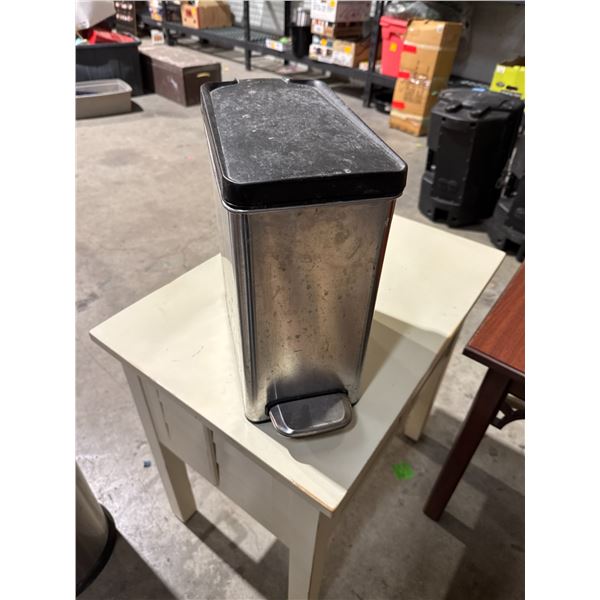 Garbage can
