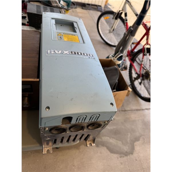 Eaton PX0018514N Variable Frequency Drive 3Ph 525-690V 50/60Hz SVX9000