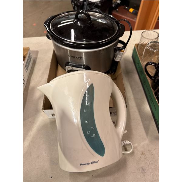 Crockpot and kettle