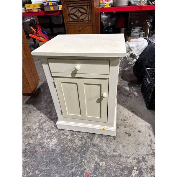 Side cabinet