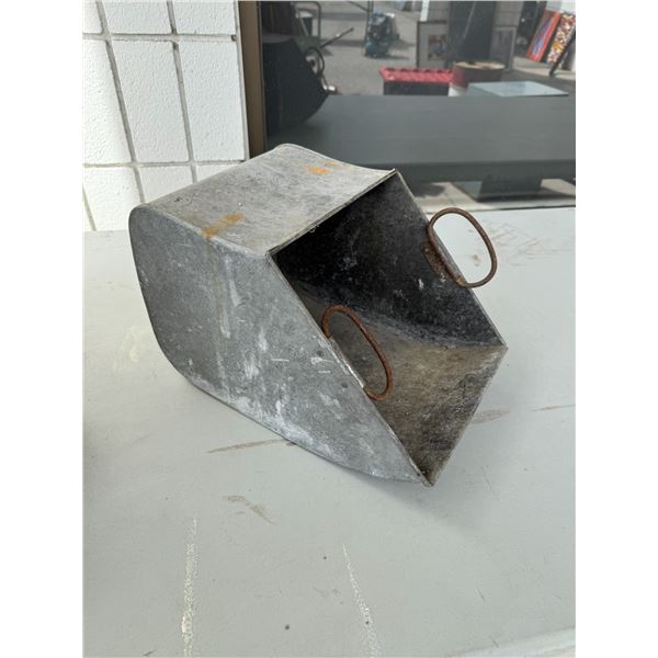 Coal shovel