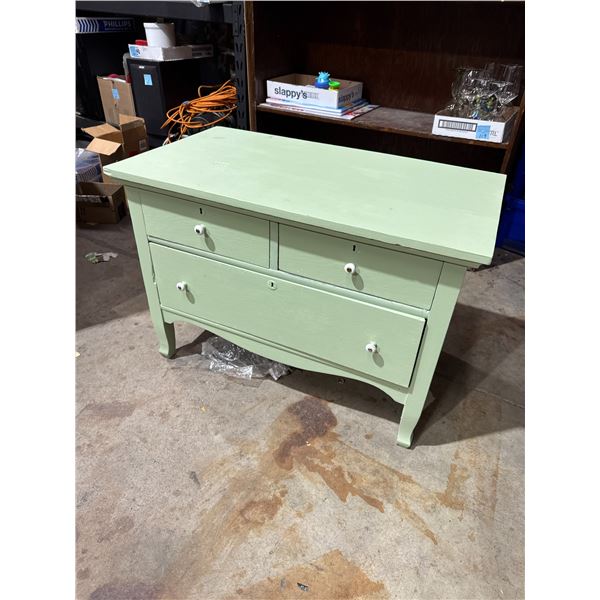 Stand/dresser