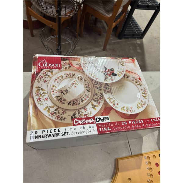 Gibson 20 piece fine China dinner