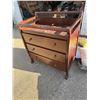 Image 1 : Change table dresser