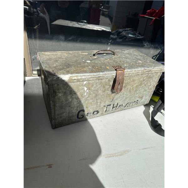 Metal tool box