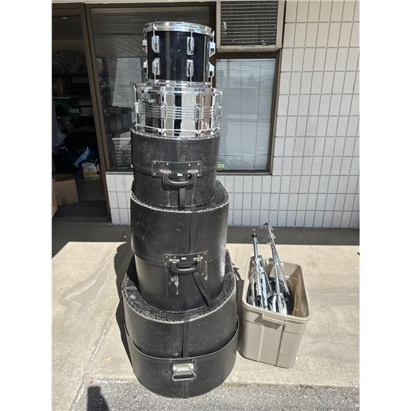 Pearl drum kit with cases and hardware no symbols
