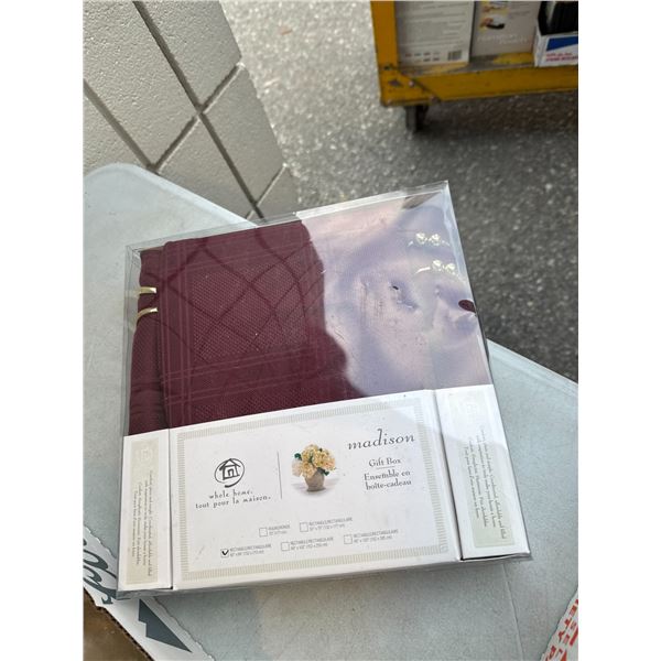 Madison gift box tablecloth and napkins rectangular tablecloth 60 x 84