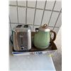 Image 1 : Toaster and Kettle