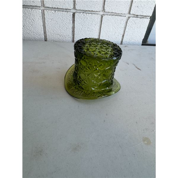 Vintage Daisy and button Fenton top hat