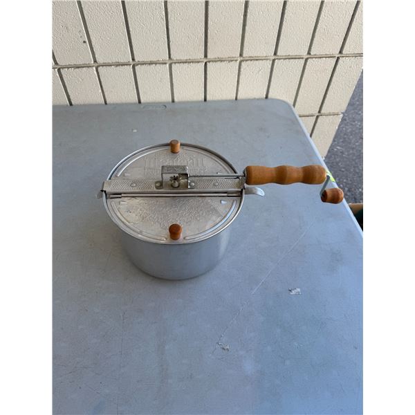 The popcorn maker