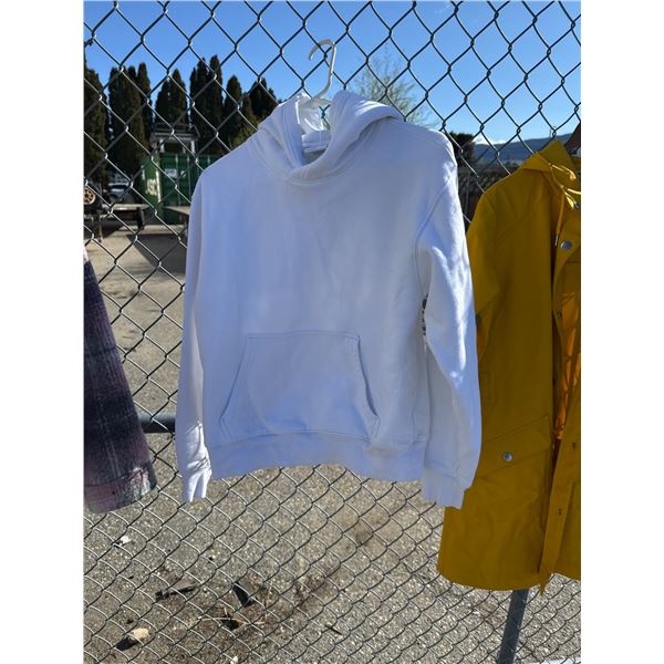 TNA hoodie use large?