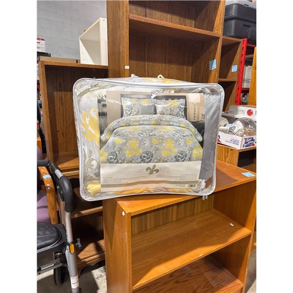 Queen  comforter set