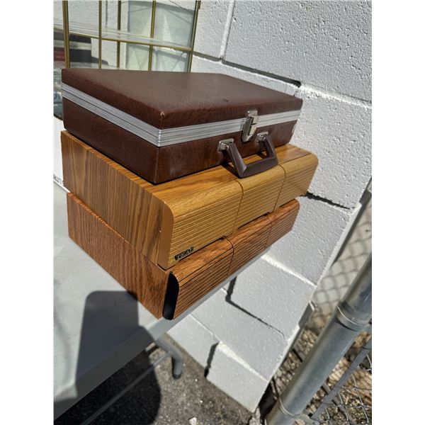 Cassettes and cassette holders