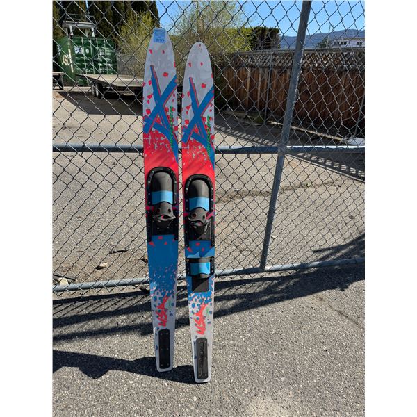 Kidder waterskis