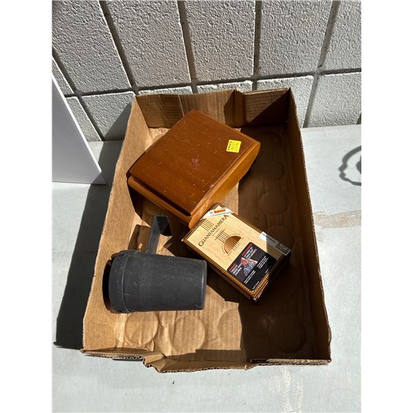 Miscellaneous lot cigar box, etc.