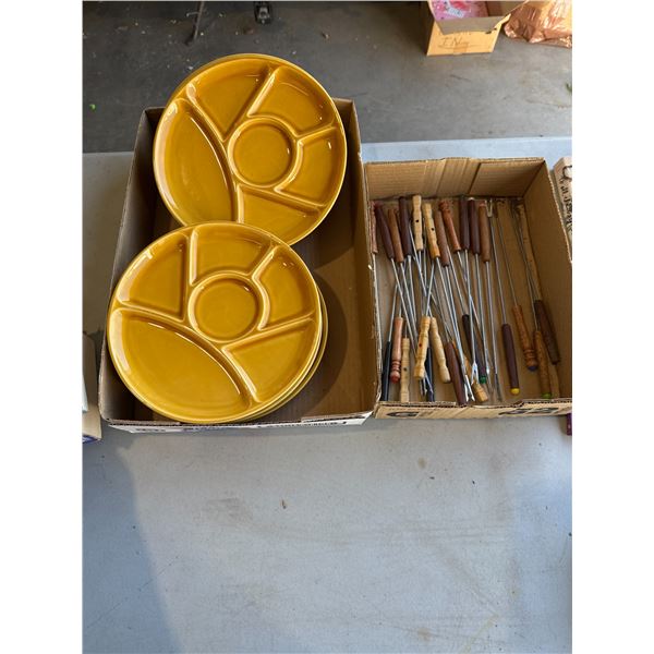 Fondue plates and forks