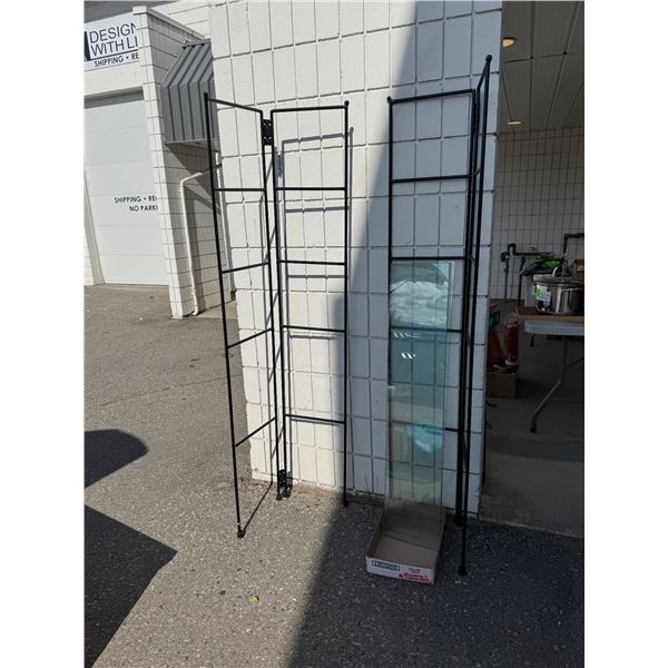 Shelf with 4 glass shelves