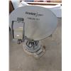 Image 2 : Shaw Direct 36" Satellite Dish with Bulk Cable