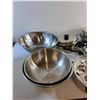Image 2 : Metal Cooking Pots, Bowls and Lids
