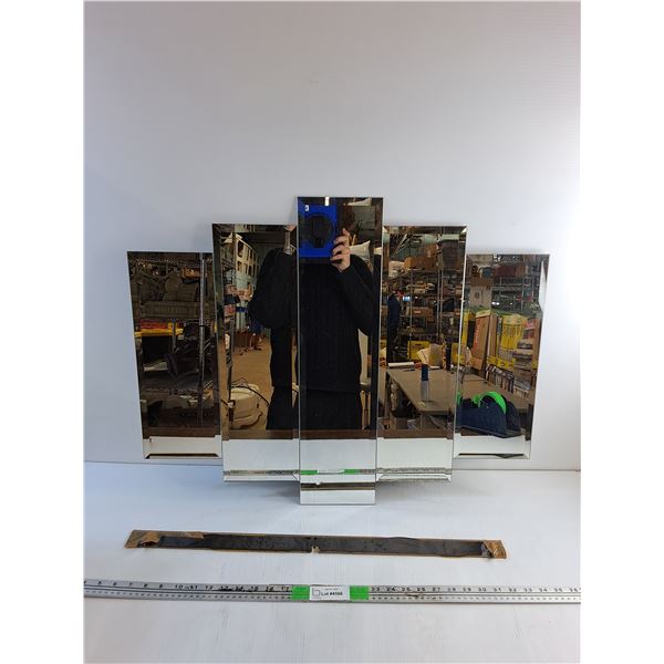 Wall Hanging Mirror 30 x 24"