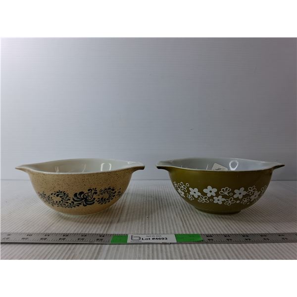 (2) Vintage Pyrex Bowls