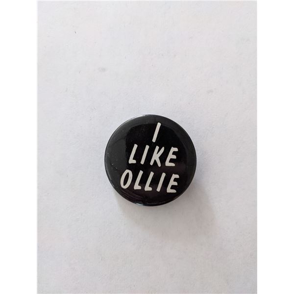 I Like Oliver North pin